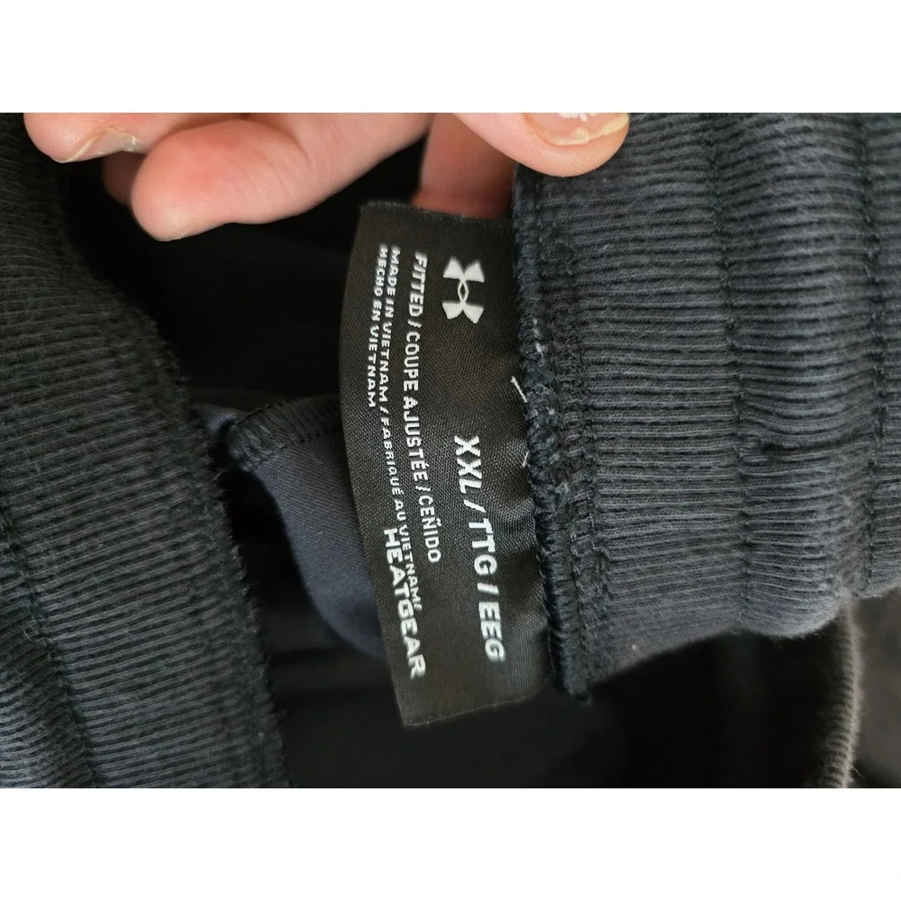 Under Armour HeatGear Mens XXL Black Fitted Athletic Cargo Shorts